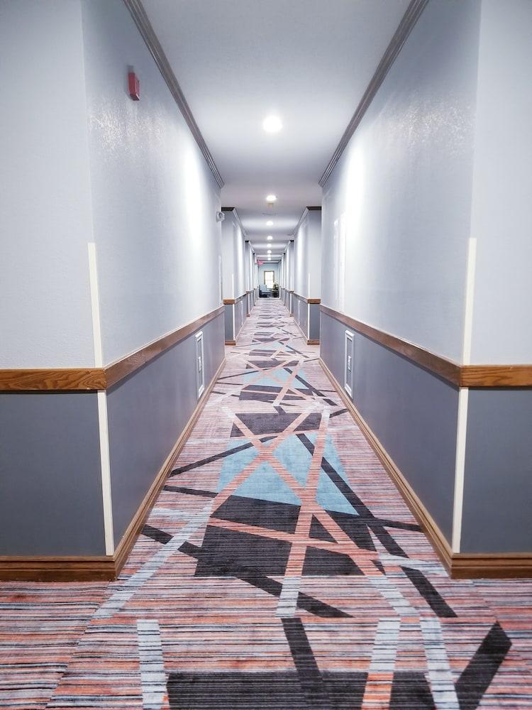 Baymont By Wyndham Indianapolis Northwest Hotel Exterior photo