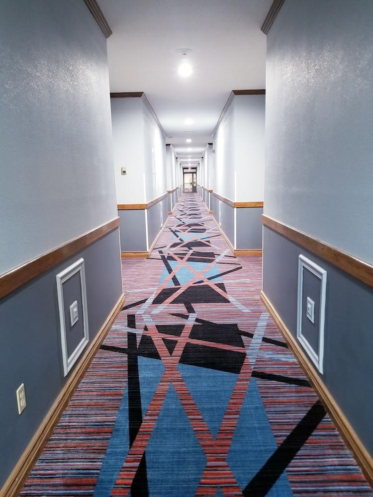 Baymont By Wyndham Indianapolis Northwest Hotel Exterior photo