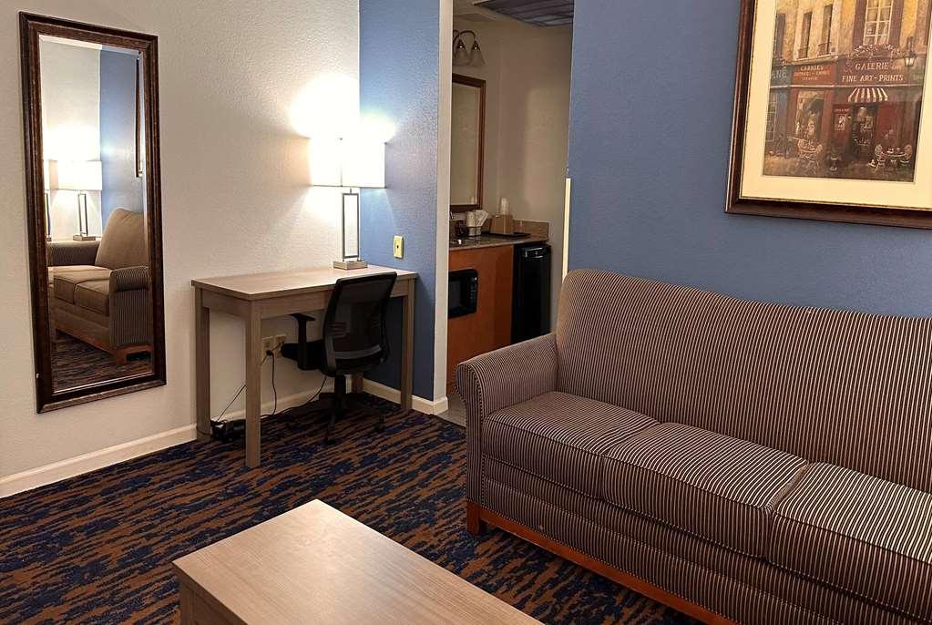 Baymont By Wyndham Indianapolis Northwest Hotel Room photo