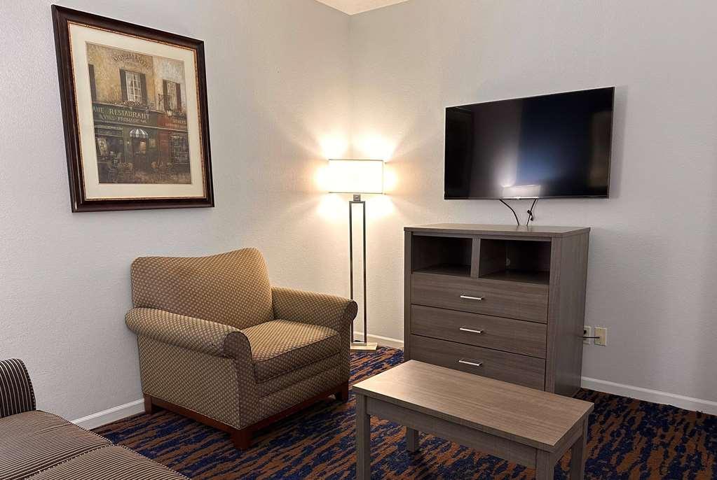 Baymont By Wyndham Indianapolis Northwest Hotel Room photo