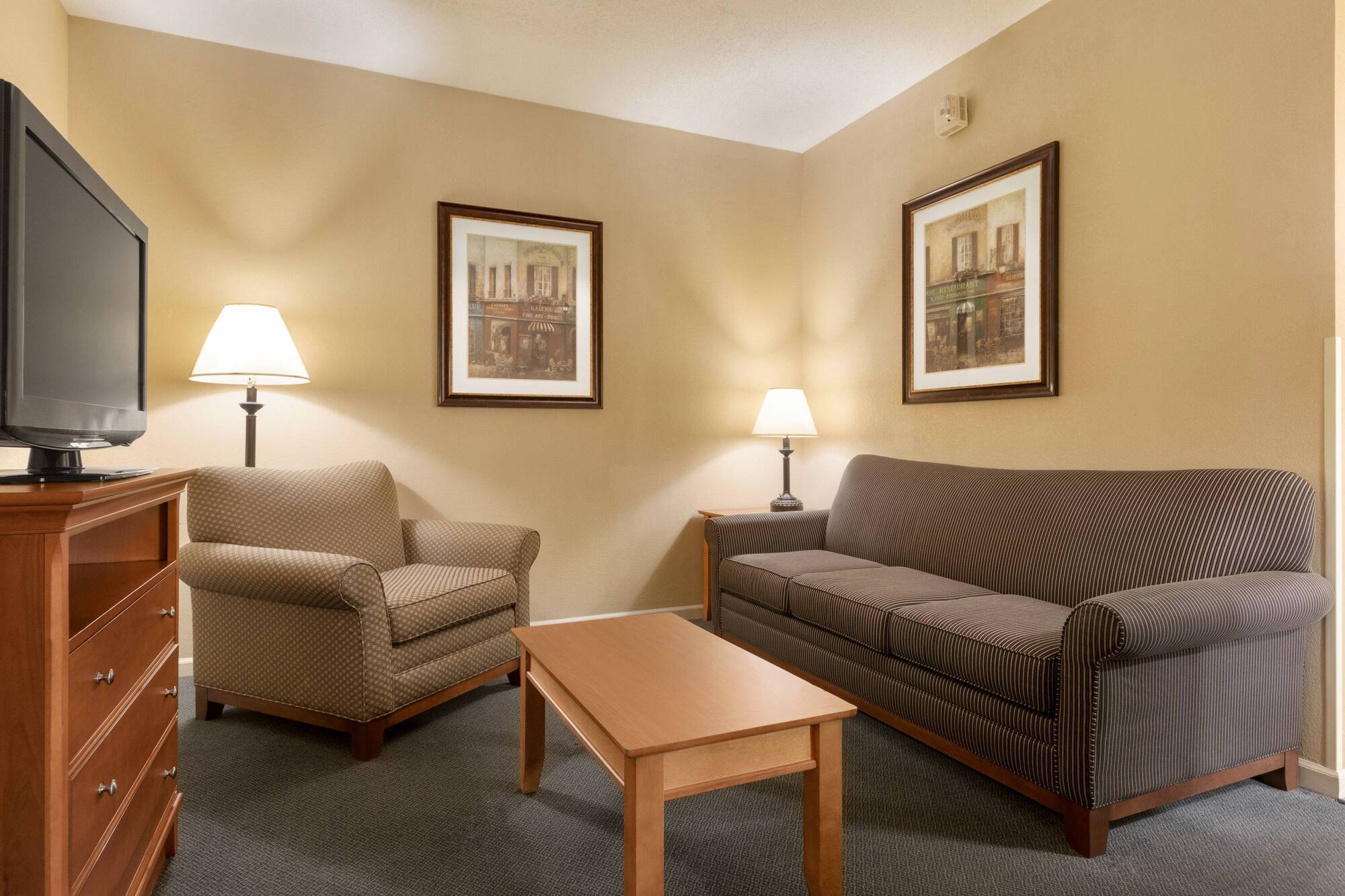 Baymont By Wyndham Indianapolis Northwest Hotel Exterior photo